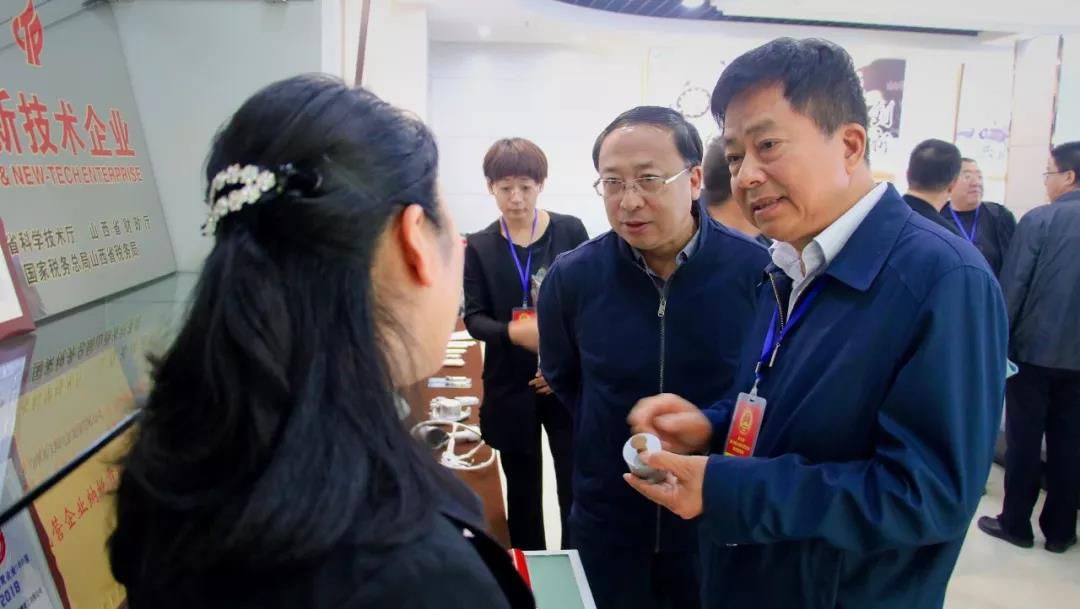 市人大代表在金年会-金字招牌,信誉至上集团开展《劳动合同法》贯彻实施情况调研视察